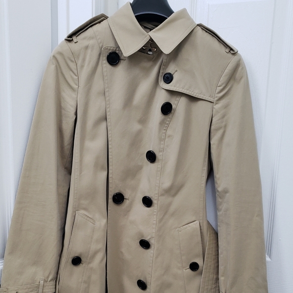 100% Authentic Burberry Sandringham Mid-Length Trenchcoat, Honey Sz 6 US - Picture 2 of 16